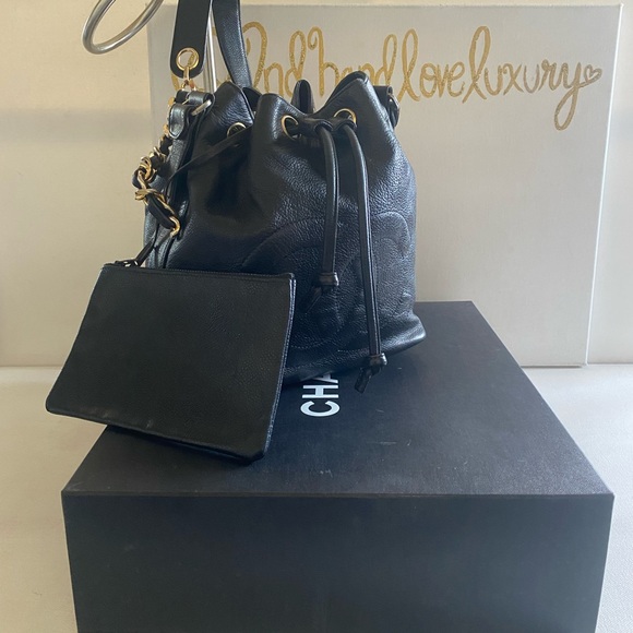 Authentic CHANEL CAVIAR BLACK BUCKET DRAWSTRING BAG WITH POUCH & DUST BAG - Picture 4 of 7